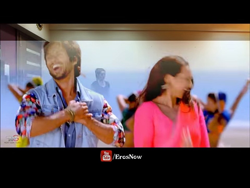 girl dance on floor | dance by beautiful girl | dance by sonam kapoor