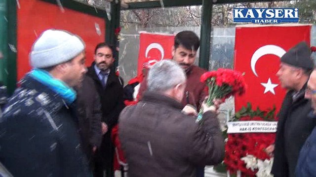 HAK İŞ ÜYELERİ TEKBİR VE DUALARLA ŞEHİTLER DURAĞINI ZİYARET ETTİ