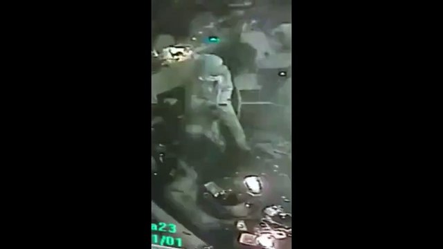 عاجل و حصري فيديو للمسلح الذي قام بعملية الارهابية في تركيا و قتل اكثر من 35 شخص و 40 جريح