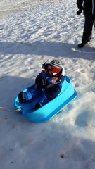 Jules bien équipé pour la luge