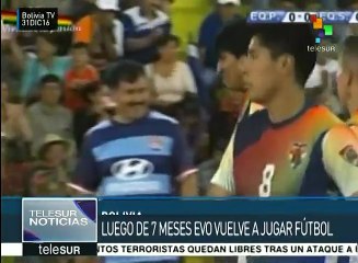 Pdte. boliviano entrega polideportivo y juega futbol
