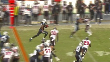 Derrick Henry runs up the sideline for 14 yards