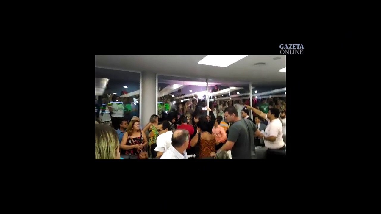 Confusão durante posse de prefeitos na Câmara da Serra