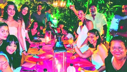 Kareena Kapoor Celebrates New Year With Ranbir And Karishma Kapoor