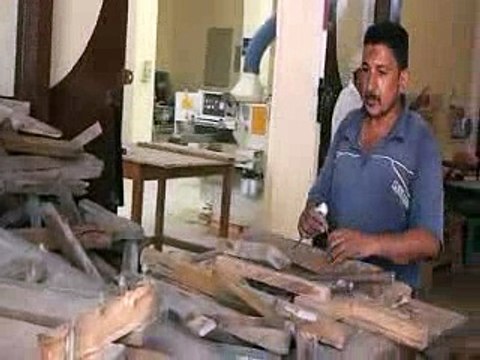 اليوم السابع يلتقى صاحب إعادة استخدام أثاث المدارس فى الوقود
