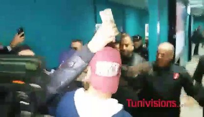 "شعب الويو" في استقبال ربيع بودن في مطار قرطاج