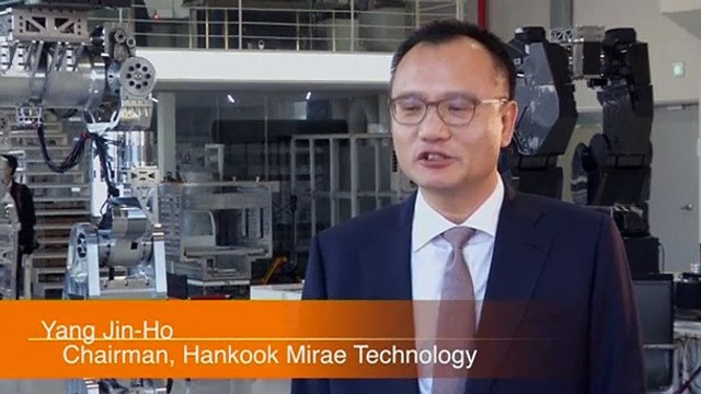 Supersized humanoid robot unveiled in South Korea