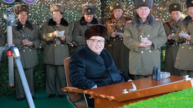 Corea del Nord, il leader Kim: Pronti a lanciare il primo missile balistico intercontinentale