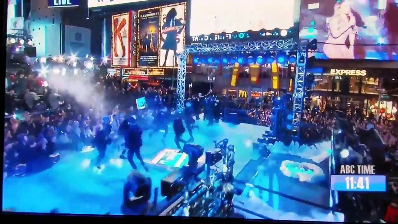 Maria Carey plante son Playback au concert du nouvel an sur Times Square à New York !