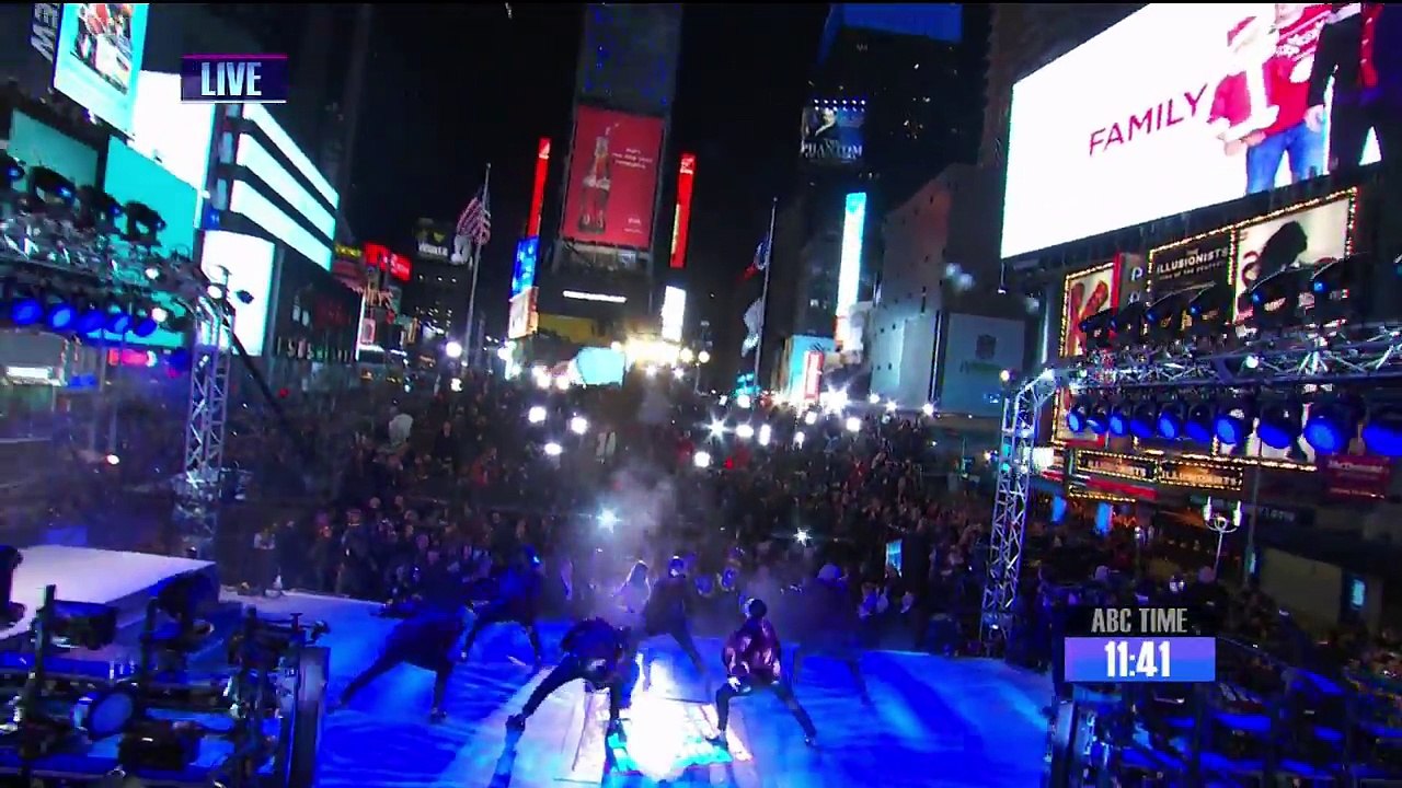 Mariah Carey offre un concert catastrophique à Times Square