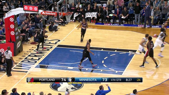 Kris Dunn Shows Off Insane Dribble To Get Around Defender