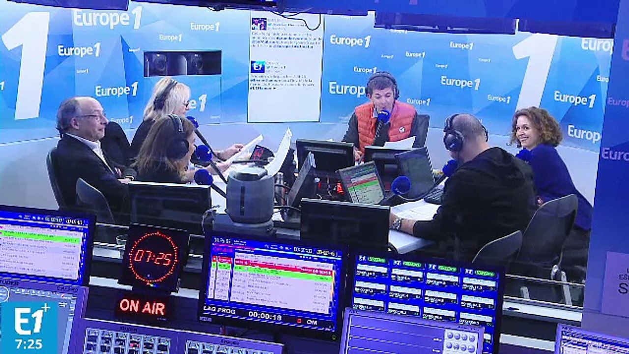 Elisabeth Tessier : "J'ai fini ma prédiction gratuite Julie ! Ça fera 400 €, y'a un distributeur en bas de la rue"