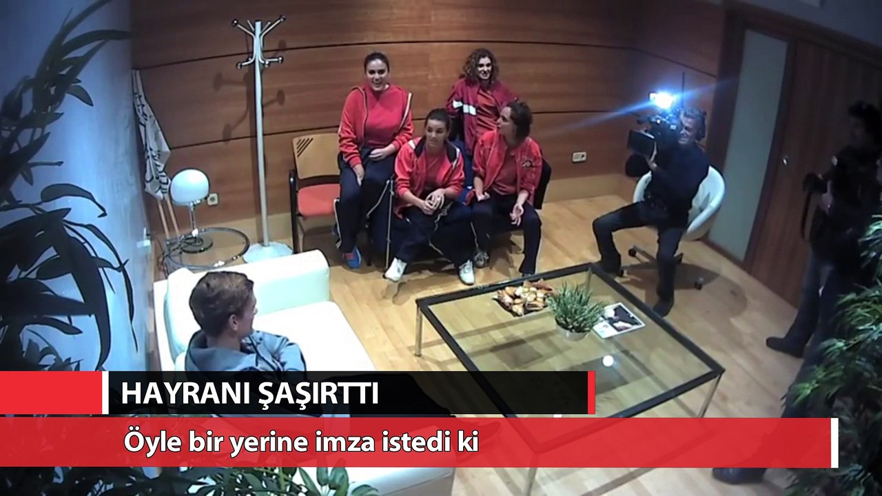 Kadın hayranı öyle bir yerine imza istedi ki...