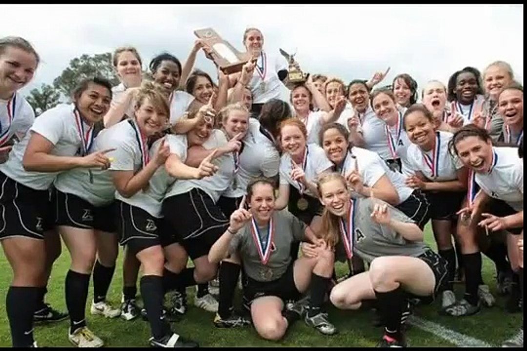 ‘নগ্ন’ হয়ে রাগবি খেললো মহিলারা