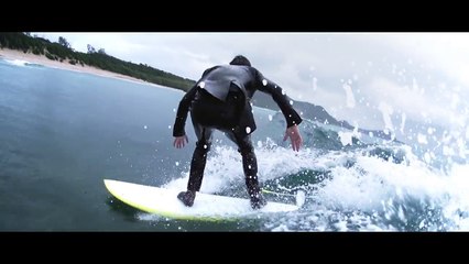 Du surf sans se changer ? Quiksilver a inventé un costume qui fait office de combinaison