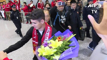 Oscar é recebido com festa em Xangai