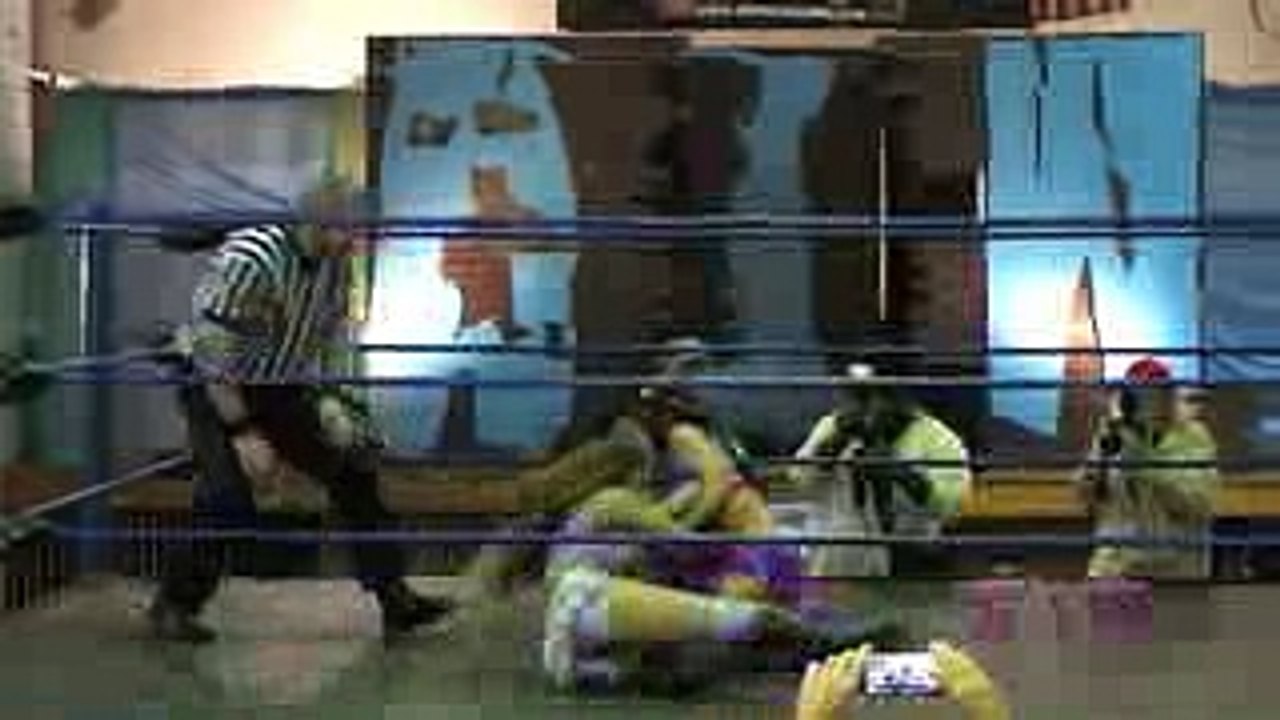 Twerk Taunt -Absolute Intense Wrestling