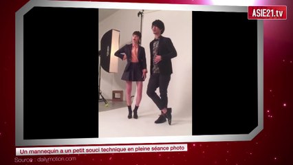 Un mannequin a un petit souci technique en pleine séance photo