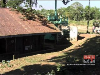 রেল সেতুর স্লিপারে বাঁশ