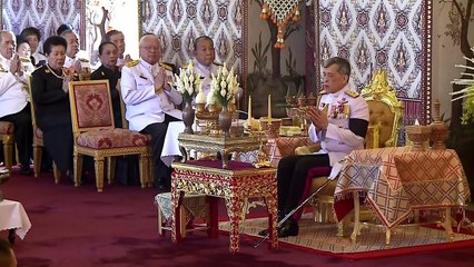 New Thai king leads prayers for late father-thxzgfAv8xE