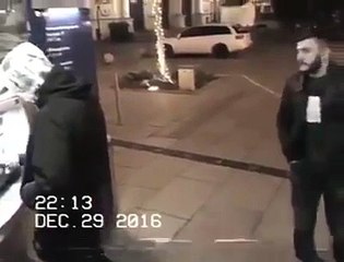 Un pickpocket se rend compte qu'il est filmé