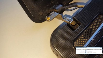 DESTROYED AND PLASTIC HINGES OF A LAPTOP EFFECTIVE AND EASY SOLUTION BISAGRAS Y PLASTICOS DESTROZADAS DE UNA LAPTOP SOLUCION EFECTIVA Y FACIL