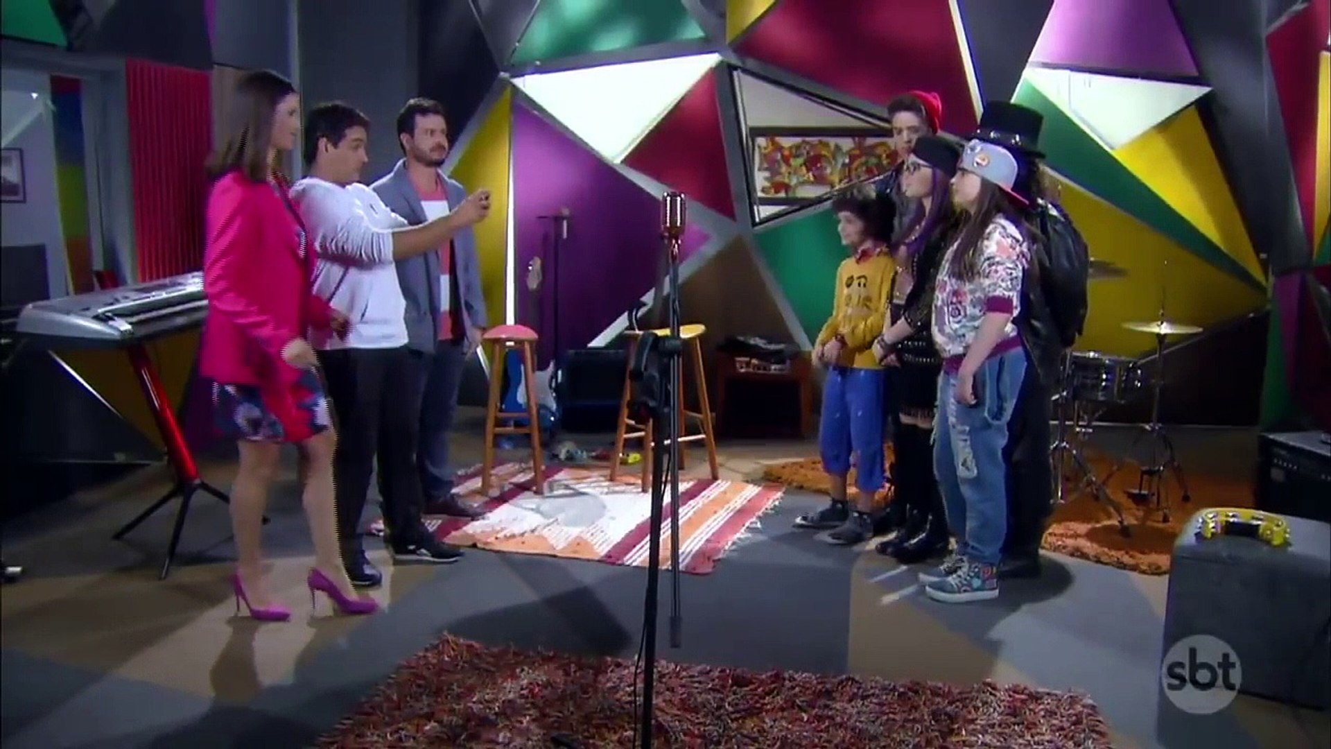 Bira filma a banda C1R