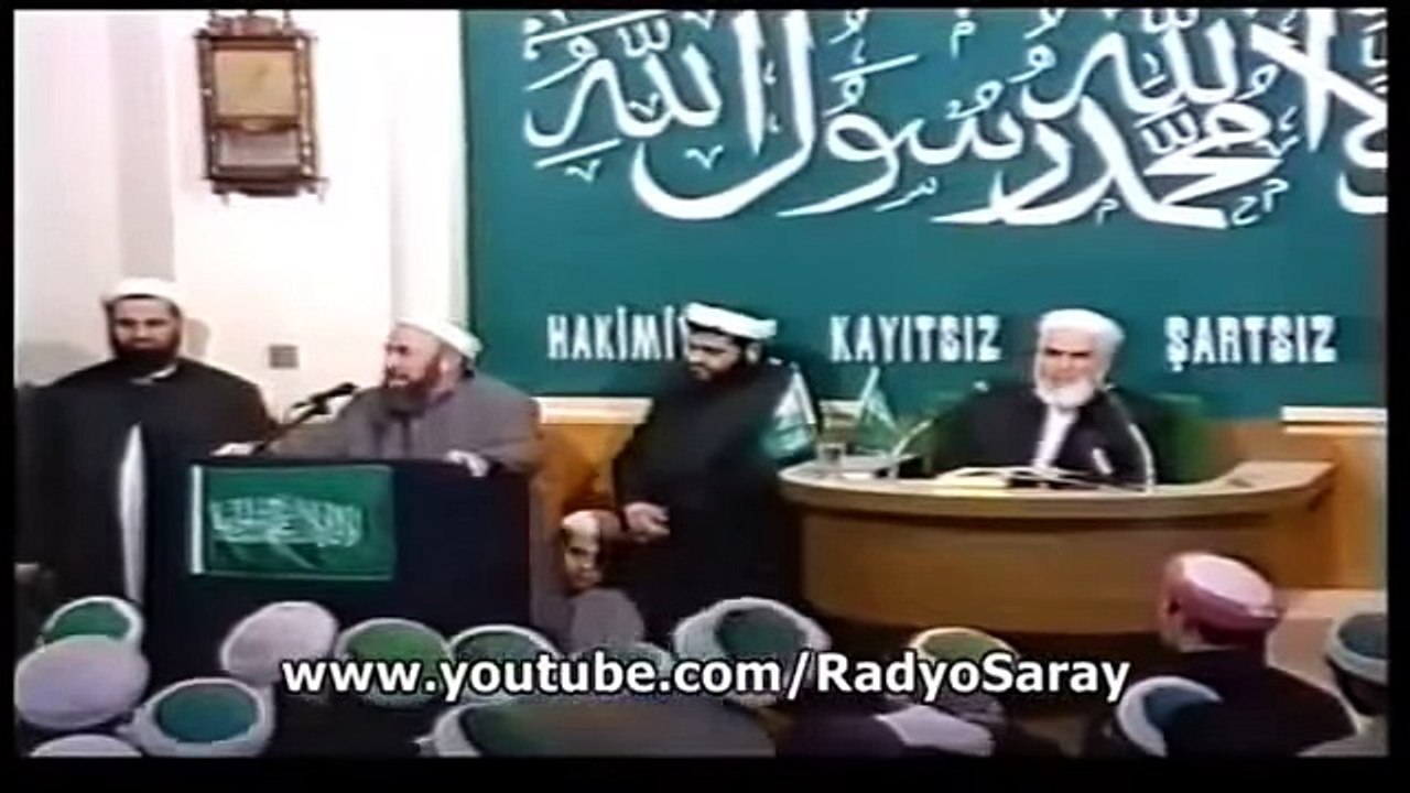 Atatürke hakaret.