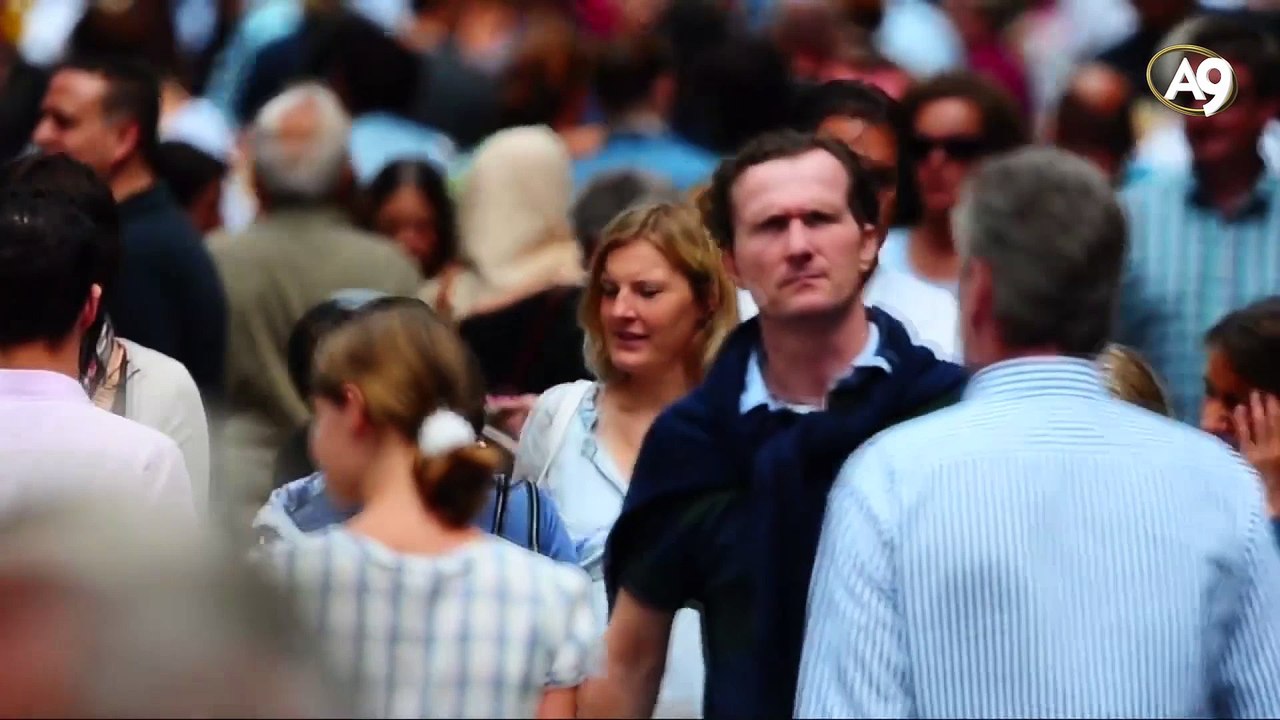 The names of Allah: Al Hayy (The Living, He Who Knows and is Almighty to Do All Things)