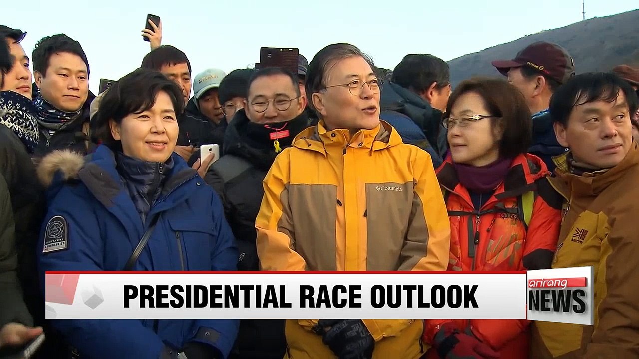 Recent local survey results show Moon Jae-in earns highest approval ratings as potential presidential candidate