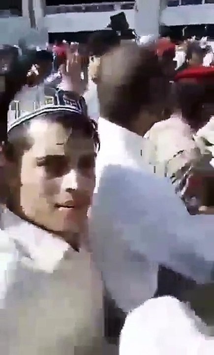 Gen Raheel Sharif performs Umrah in Saudi Arabia