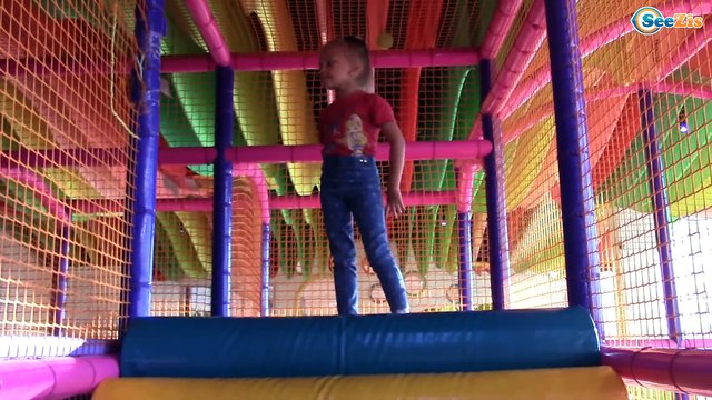 VLOG Ярослава в Развлекательном Центре Игровая Детская Комната Amusement Center Kids Playroom