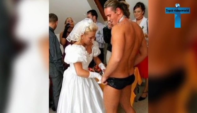 ABSOLUTELY INAPPROPRIATE FAMILY PHOTOS - Most Sextually Awkward Family Photos Ever