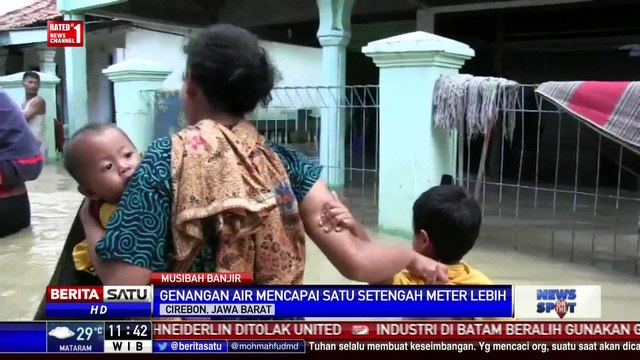 Tim SAR Gabungan Evakuasi Korban Banjir di Pantura Cirebon