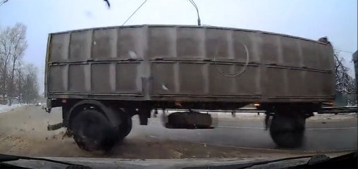 Tır otomobile böyle çarptı