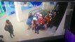 44 enfants se retrouvent bloqués et s'entassent à la descente d'un escalator !