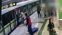 Il utilise sa poussette pour bloquer les portes du métro... Pere indigne