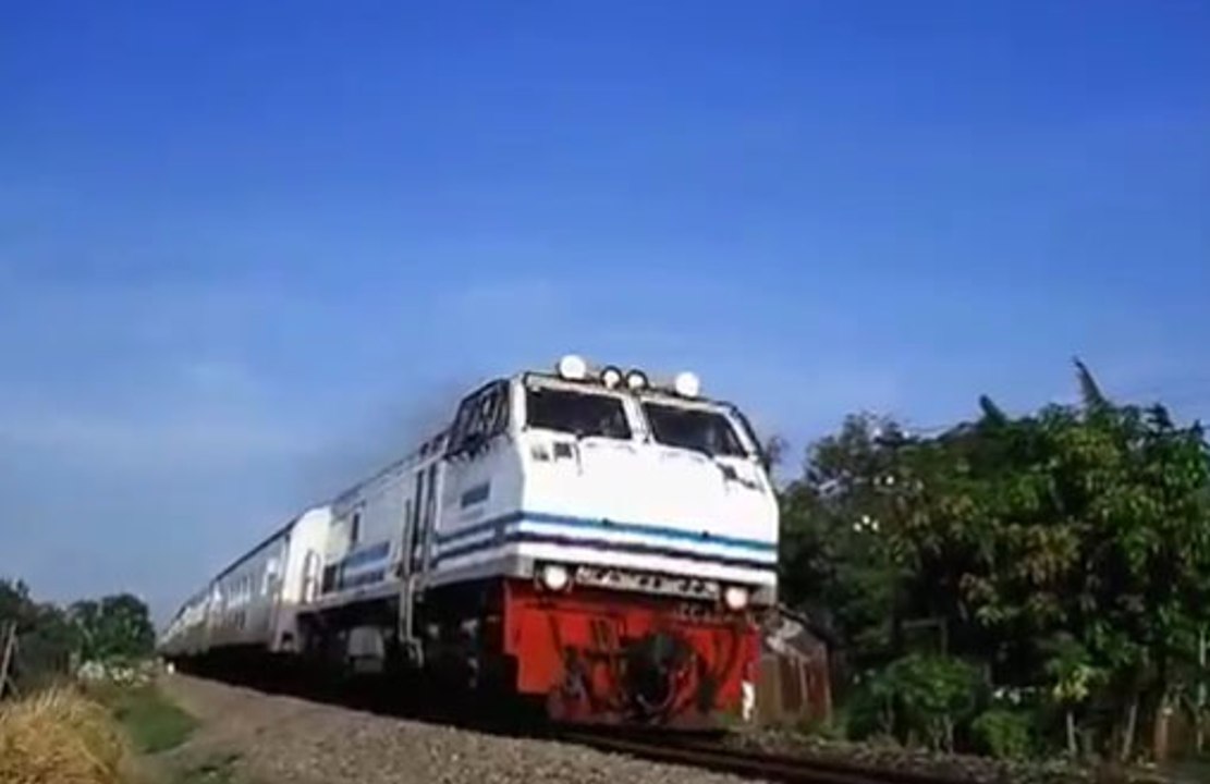 Kereta Api Lokomotif CC204 10 03 KA BIMA