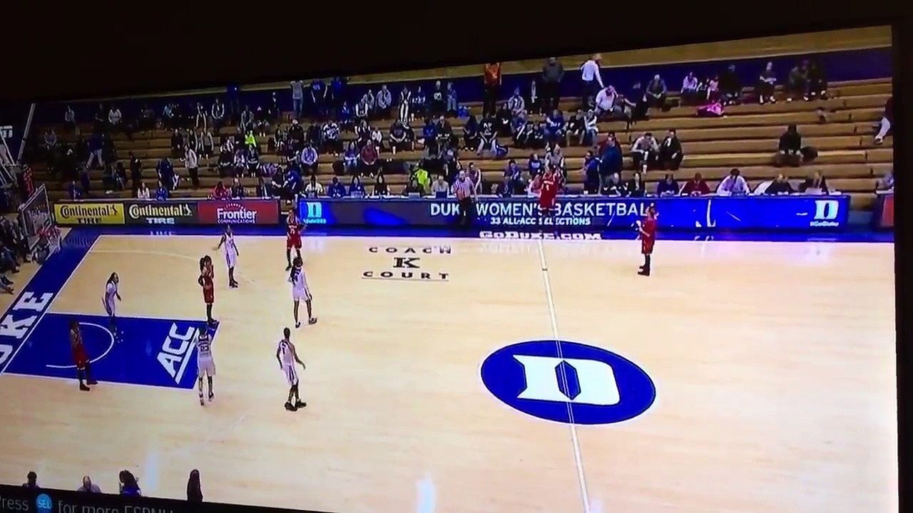 Basket : les filles de Louisville piègent Duke en attaquant du mauvais côté...