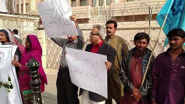 Protest Against Deep Sea Fishing Trawlers @ KPT Head Office Gate, Karachi 03-01-17