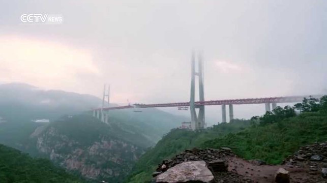 Vertigineux : oserez-vous traverser le plus haut pont du monde ?