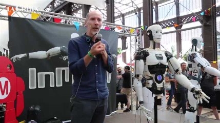 « On commence par un doigt,  et on a ensuite envie de faire tout le robot »