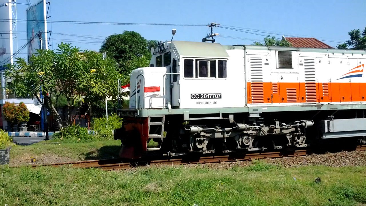 Kereta Api RAPIH DOHO Lokomotif CC 201 77 07 Lokasi Kampung Dalem Tulungagung