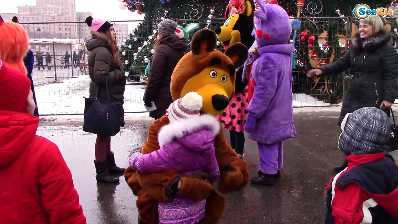 В гостях у Деда Мороза Встреча С любимыми героями мультика Маша и Медведь Видео для детей Tiki Taki