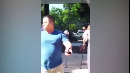 Horreur : Un petit chien se fait tuer par un pitbull dans les rues de Los Angeles