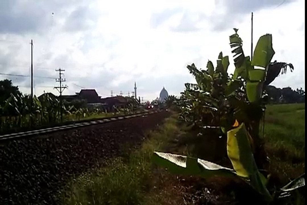 Kereta Api Lokomotif CC 201