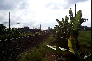 Kereta Api Lokomotif CC 201