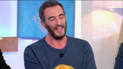 C à vous : La remarque de Jean Reno à Anne-Elisabeth Lemoine