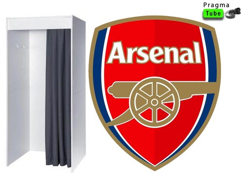 Essayage du survêtement junior Puma du club anglais Arsenal Football Club