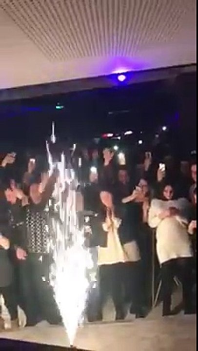 Labinot Tahiri fillon fushatë partiake edhe nëpër diskoteka, mban fjalime politike (VIDEO)